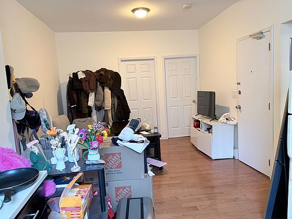 3rd image of 227 8th St APT 2