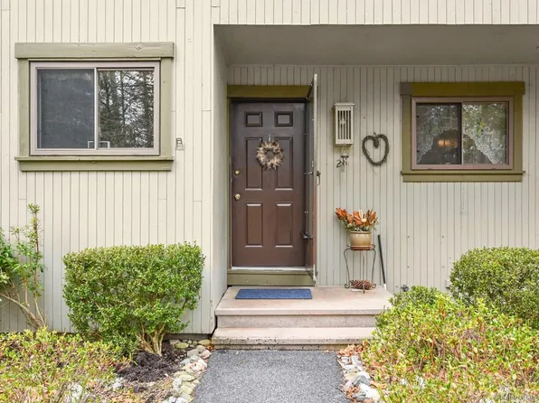 28 Fox Run #28, Woodbury, CT 06798