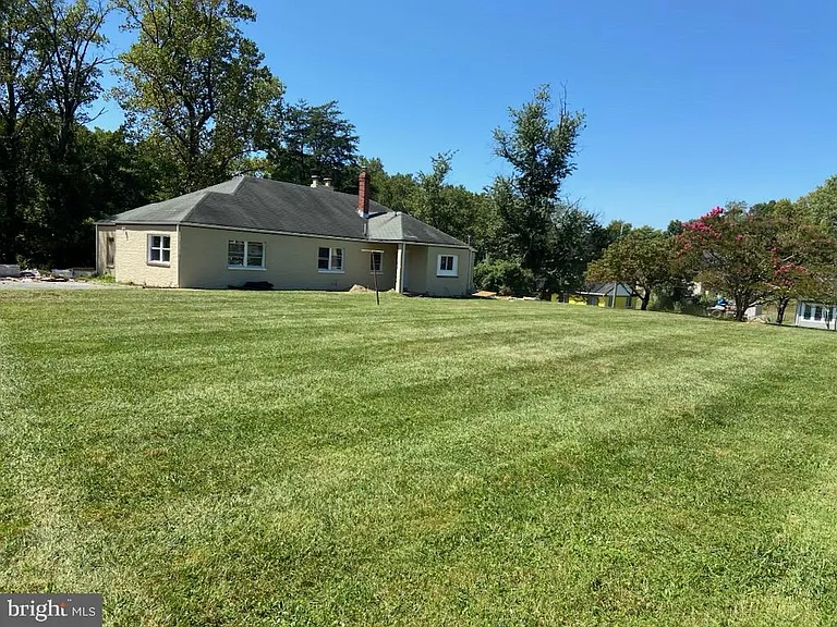 5100 Suitland Rd — Photo 2
