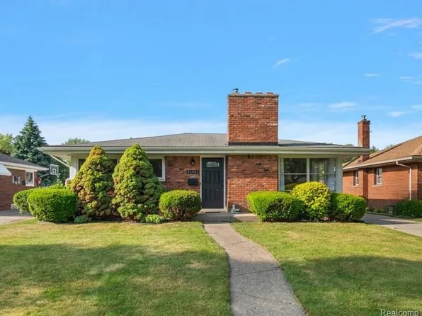 21901 Lakeland St, Saint Clair Shores, MI 48081