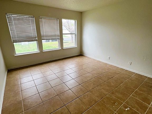 5th image of 9638 Green Plains Dr