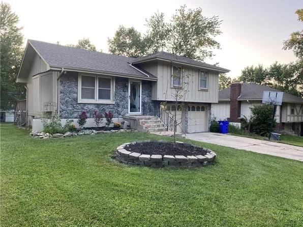 1308 SW Highland Dr, Lees Summit, MO 64081