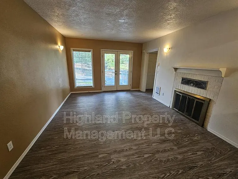1020 NE B St #7 — Photo 6