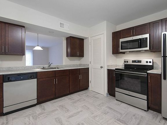 3rd image of 612 Walpole St #T-2403