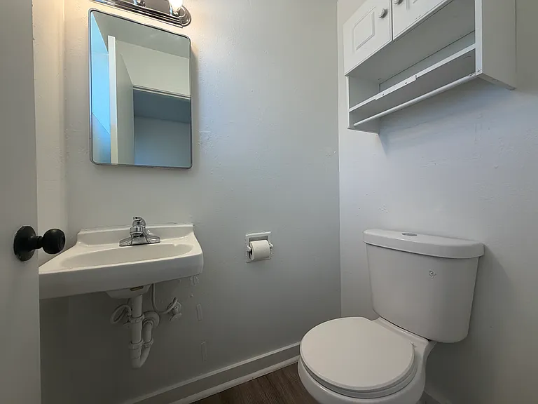 901 E Claremont St #4 — Photo 16