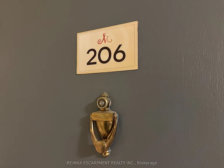 325A James St S #106 — Photo 7