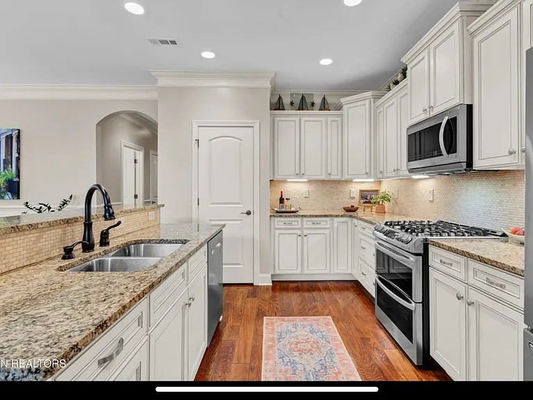 437 Chapel Grove Ln — Photo 5