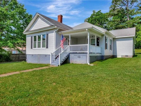304 S Spring St, Walhalla, SC 29691