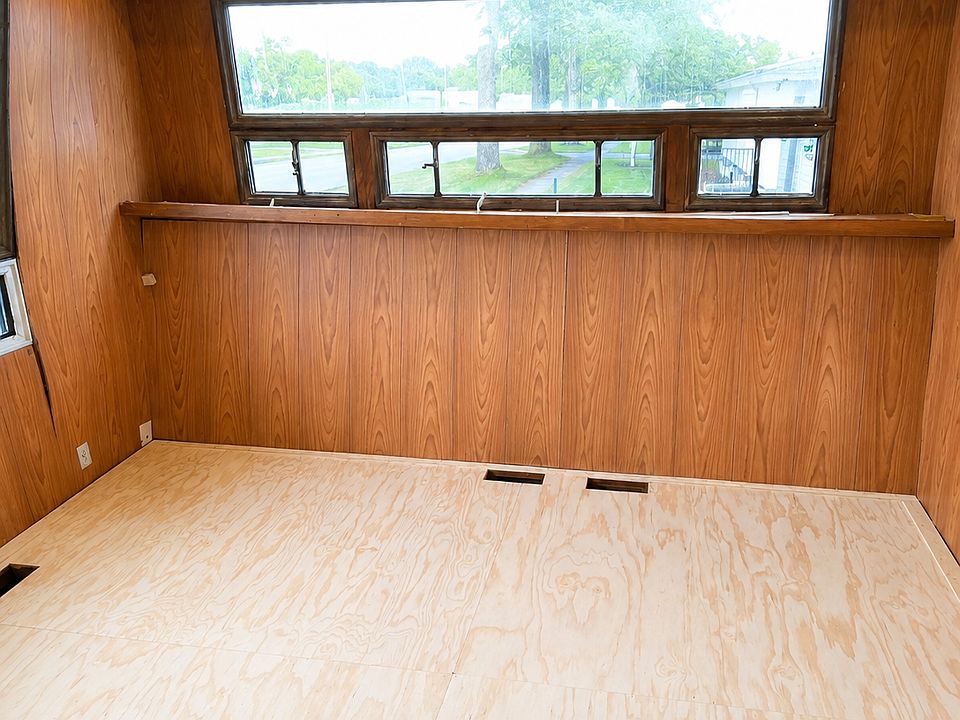 2nd image of 425 Monroe Ave #42