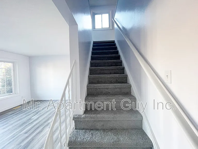 161 Weber St N — Photo 11