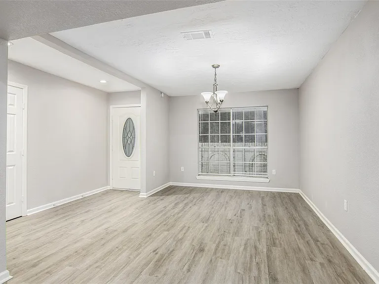 1702 Athens Dr — Photo 4