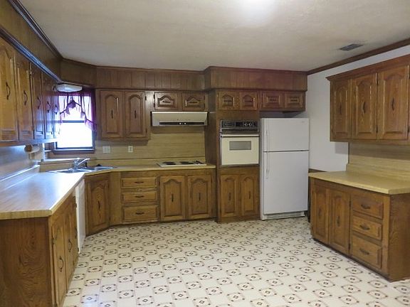 3rd image of 208 W Gantt St