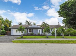 7613 Seabreeze Dr, Lake Worth, FL 33467