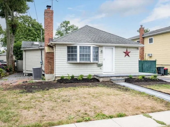 32 Wall St, Farmingdale, NY 11735