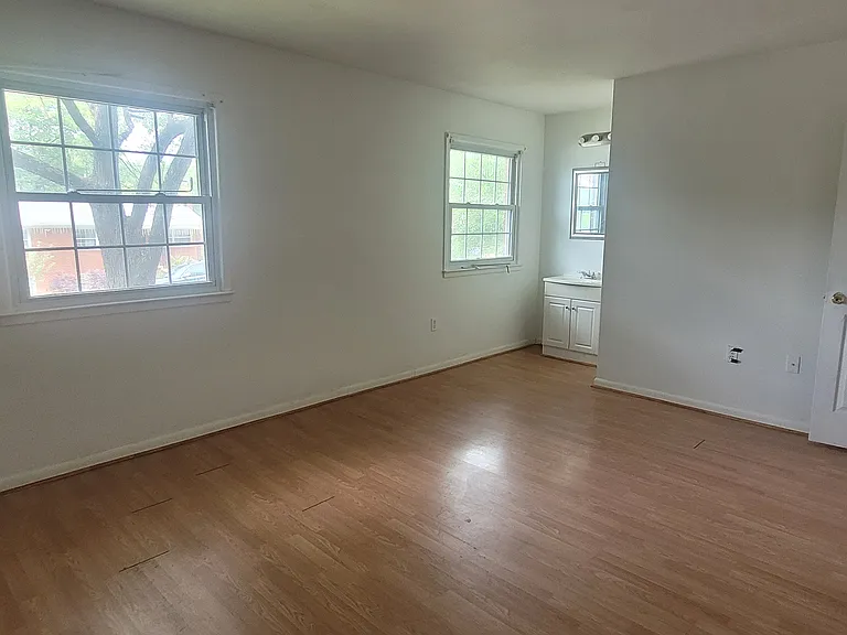 4419 Kentmore Dr — Photo 50
