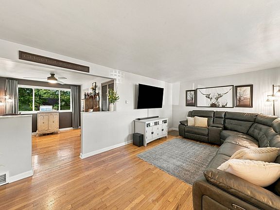 4th image of 302 Duke Ln