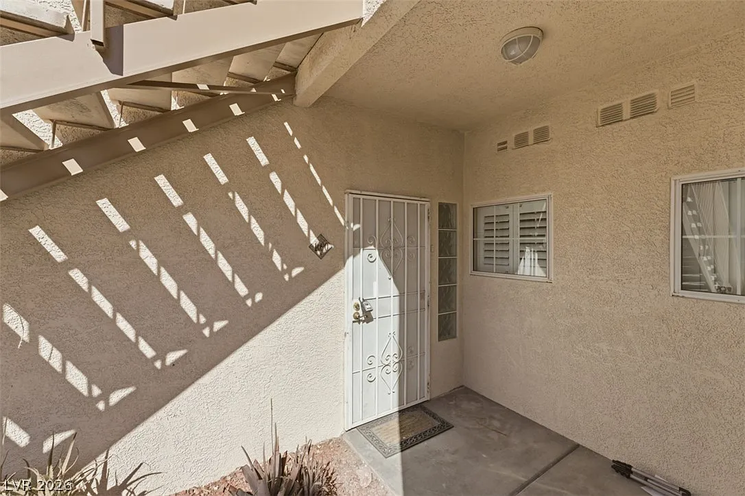 2 bed, 2.0 bath, 1043 sqft, $1,600 — Photo 2