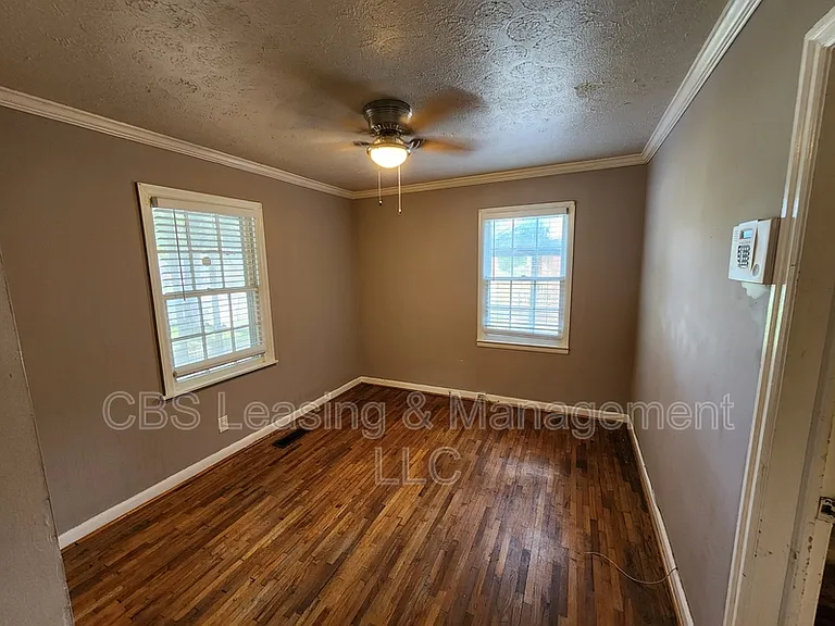 427 Bernard Dr — Photo 5