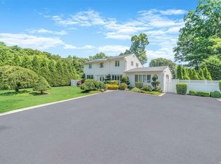 75 Pinedale Rd, Hauppauge, NY 11788
