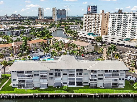 3rd image of 455 Paradise Isle Blvd APT 207