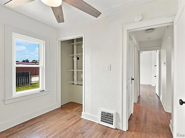 329 W Sonoma Ave — Photo 14