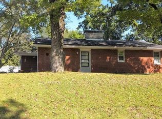 2131 Hill Crest Dr, Highland, IL 62249