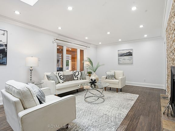 5th image of 930 Old Derry Rd