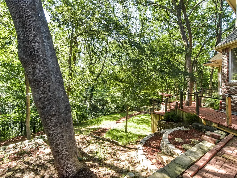 1113 Shady Oaks Cir — Photo 38