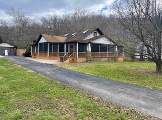 1302 Spring Valley Dr, Huntington, WV 25701