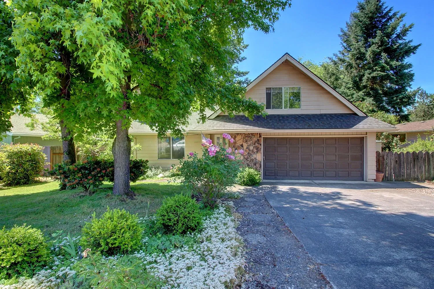 2428 Siskiyou Blvd photo 1