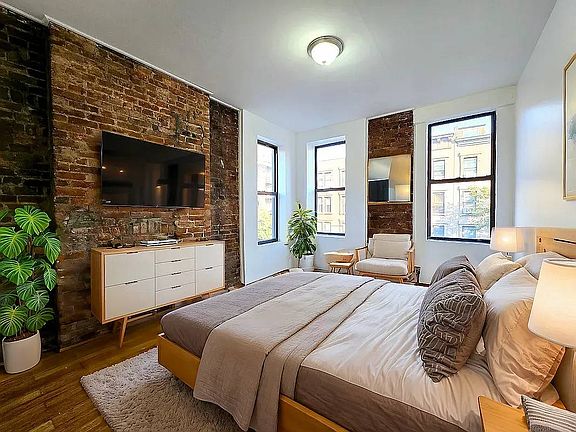 4th image of 412 Douglass St APT 2