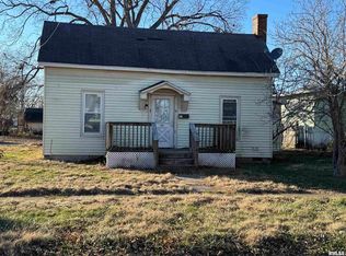 205 N State St, Christopher, IL 62822