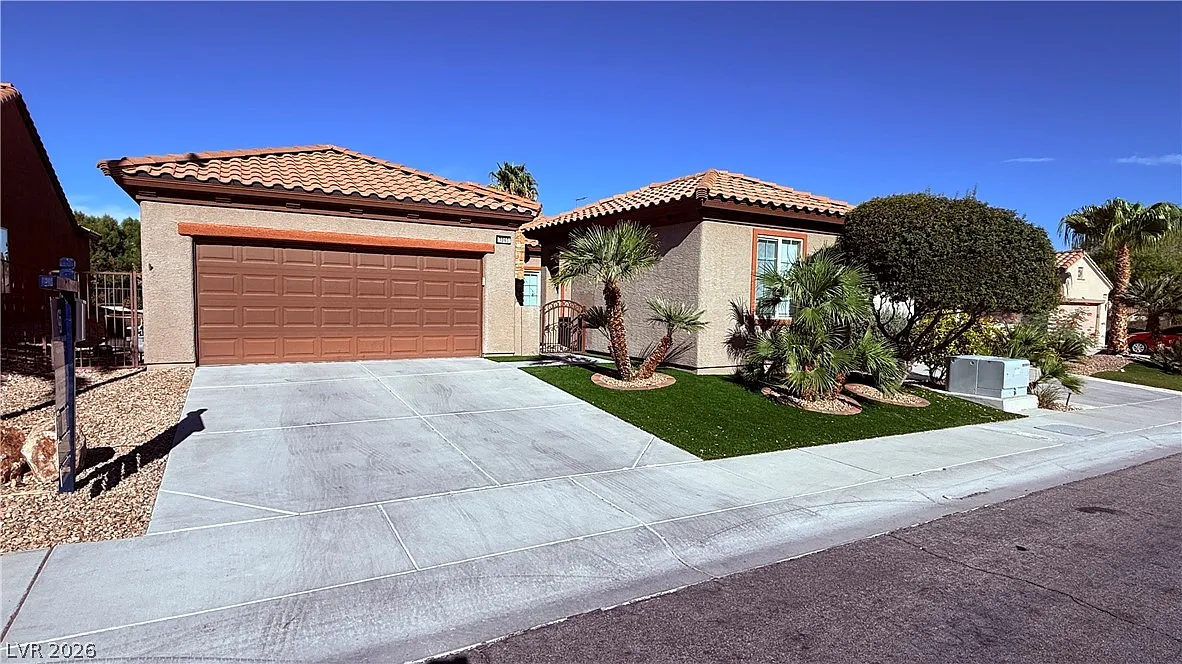 3 bed, 3.0 bath, 1754 sqft, $2,595 — Photo 2