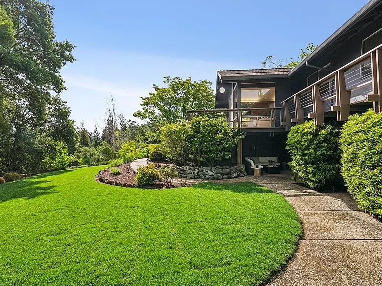 25845 Springhill Dr — Photo 9