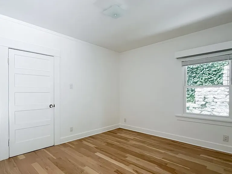 Unbelievable Stand-Alone 2-Bedroom House in Prime West Hollywood Hills — Photo 25