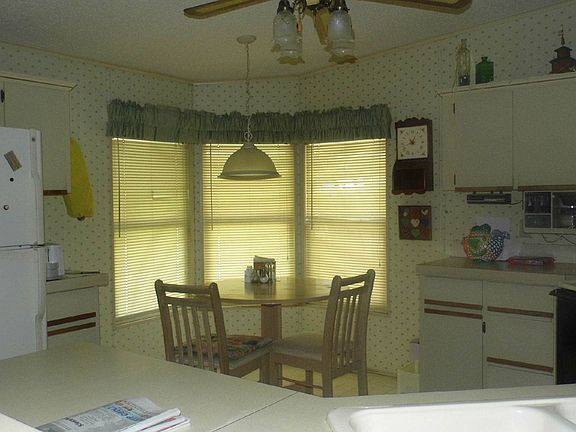 Breakfast area in kitchen
