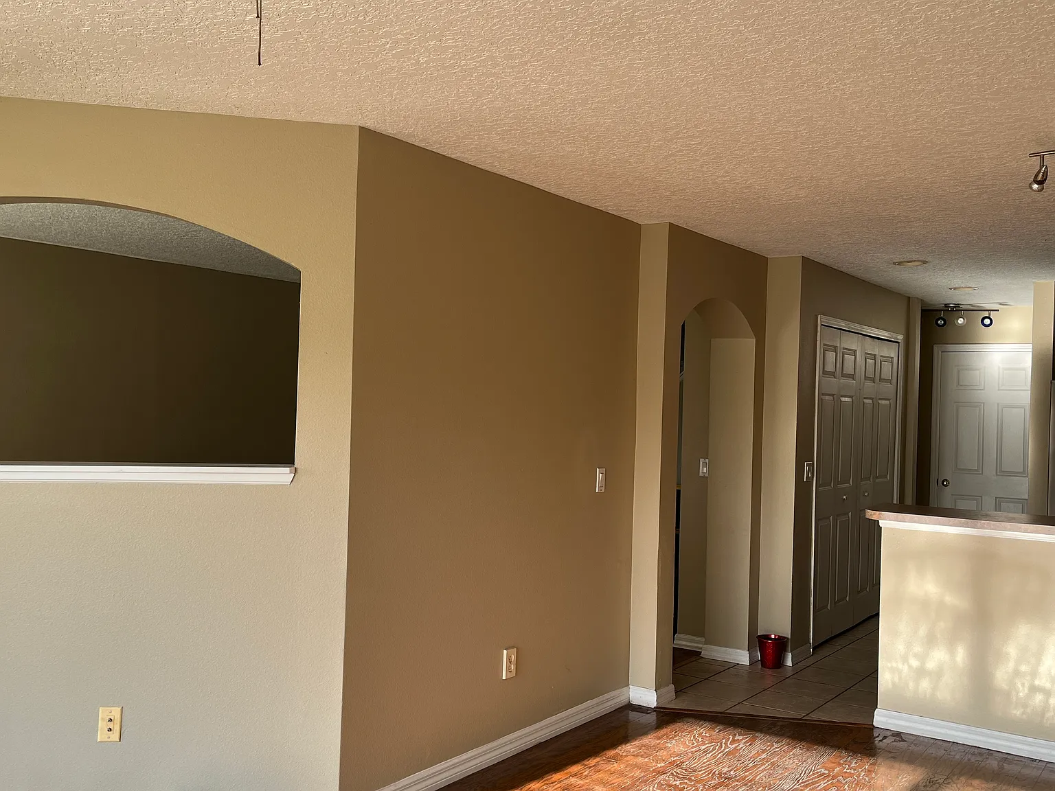 4 bed, 2.5 bath, 2199 sqft, $2,575 — Photo 3