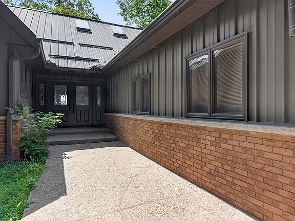 5th image of 663 Rollingwood Pl