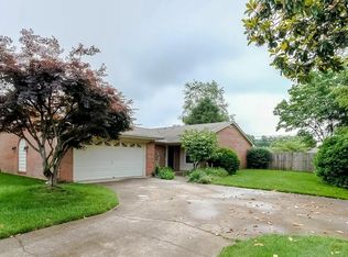 3350 Snaffle Rd, Lexington, KY 40513