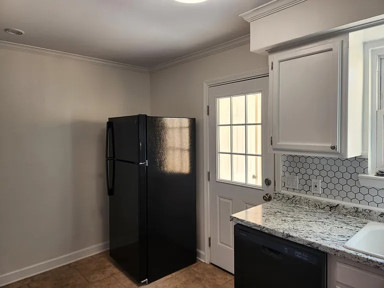 434 Longwood Ct #D — Photo 8