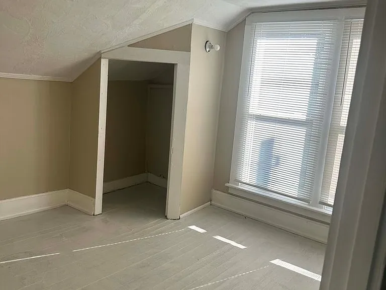 438 Michigan St — Photo 10
