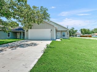 200 N Lackey, Tom Bean, TX 75489