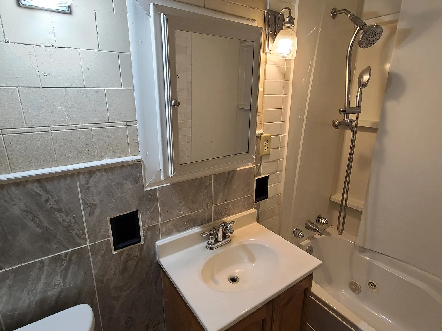 2 bed, $1,100 — Photo 3