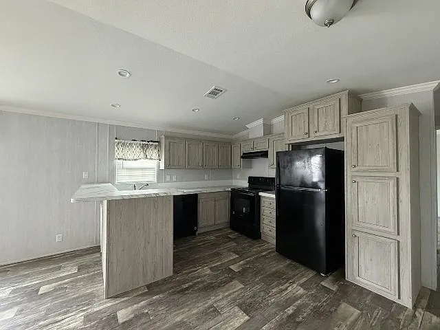 3 bed, 2.0 bath, 1056 sqft, $2,000 — Photo 3