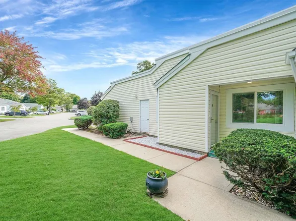 1101 Cabot N #1101, Smithtown, NY 11788