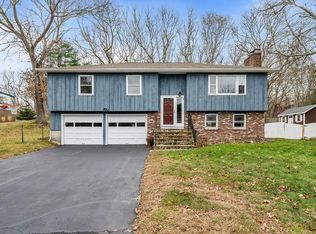 35 Robin Hollow Ln, Westerly, RI 02891