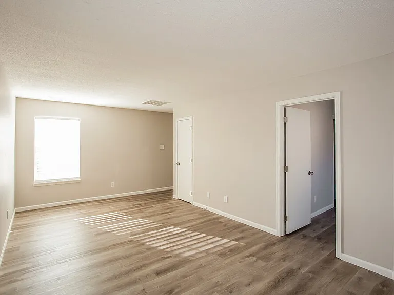 6762 Kinnerton Dr — Photo 9