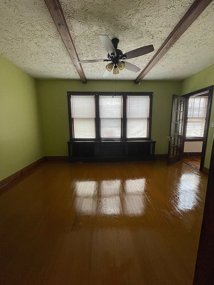 3 bed, 1270 sqft, $2,500 — Photo 2