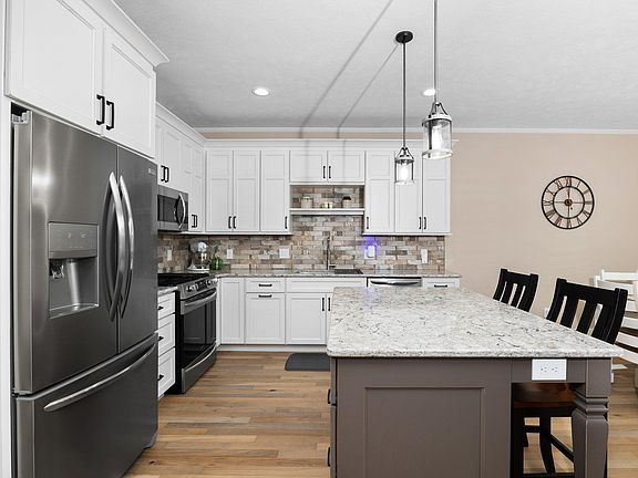 4th image of 2222 Chelsea Ln #23