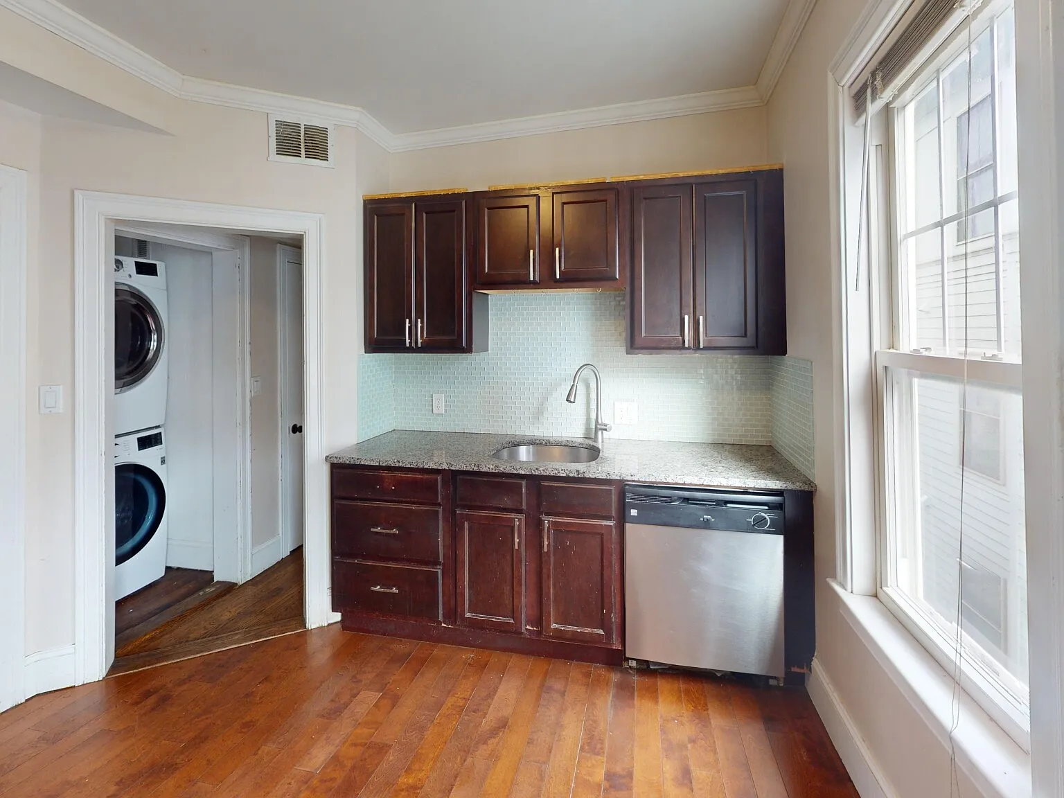 3 bed, 2.0 bath, 963 sqft, $3,400 — Photo 2